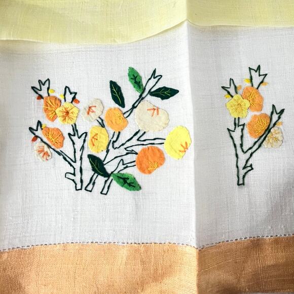 Set 3 Vtg Tea Towel Embroidered Lace Applique Flowers Large Table Doily Linens - Picture 10 of 13